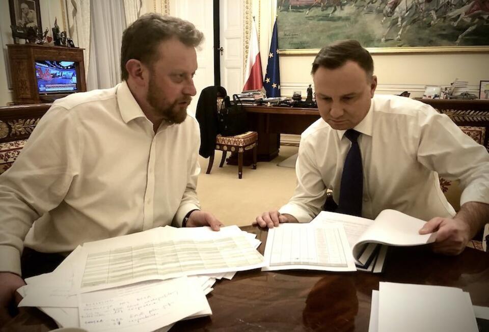 Minister zdrowia Łukasz Szumowski jest w stałym kontakcie z prezydentem Andrzejem Dudą. / autor: Twitter/Marcin Kędryna
