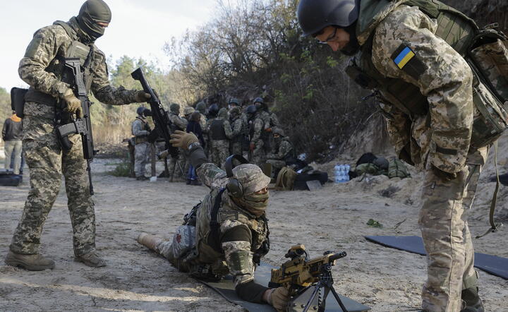 Ukraińscy żołnierze przed walką / autor: PAP/EPA