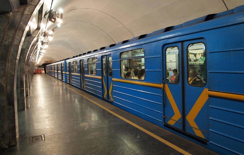 Kijowskie metro / autor: Tiia Monto, CC BY-SA 3.0 <https://creativecommons.org/licenses/by-sa/3.0>, via Wikimedia Commons