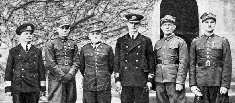 Admirał Józef Unrug w oflagu w Colditz (trzeci z prawej; po jego prawej stronie gen. Tadeusz Piskor; pierwszy z lewej kmdr Marian Majewski / autor: commons.wikimedia.org