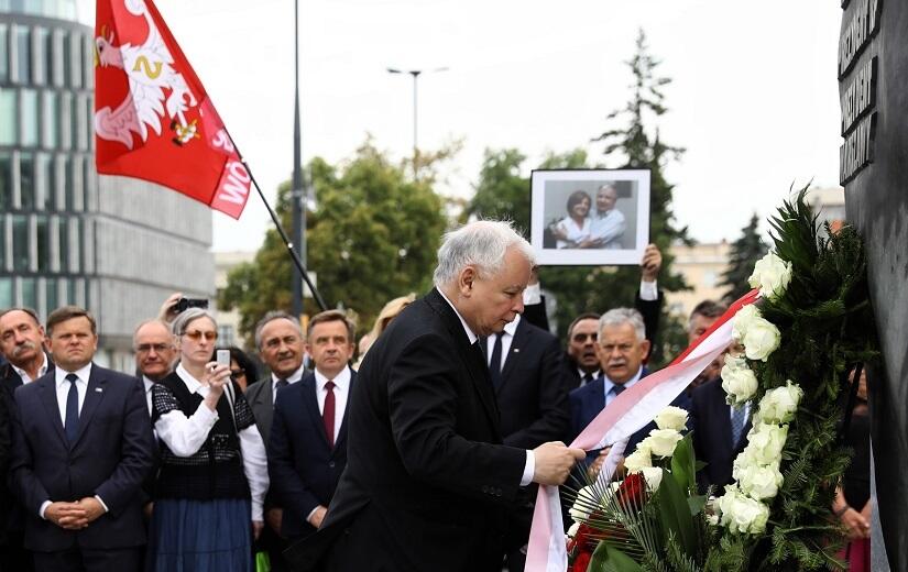 Miesięcznica smoleńska / autor: PAP/Rafał Guz