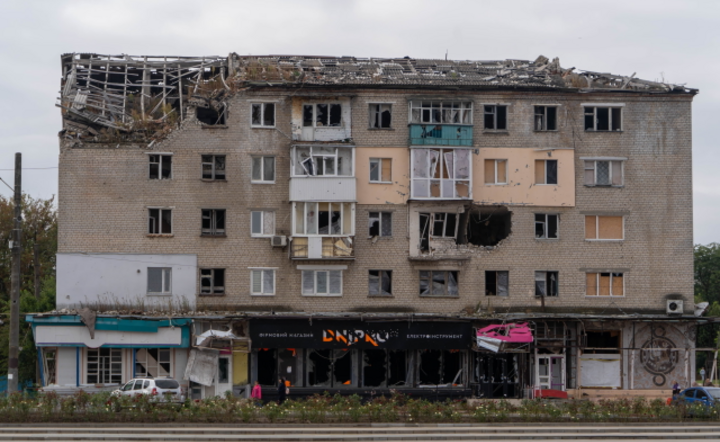 Zniszczenia w miejscowości Izium w obwodzie charkowskim, 10 bm. / autor: PAP/Mykola Kalyeniak