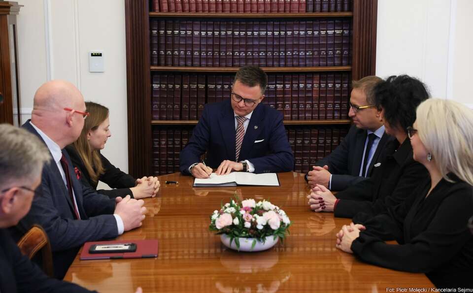 Holownia signed his resignation from the post of talker  of the Sejm