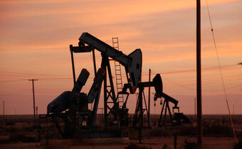 Czterej potentaci zamrożą pułap wydobycia ropy. Koniec tanich paliw na stacjach?