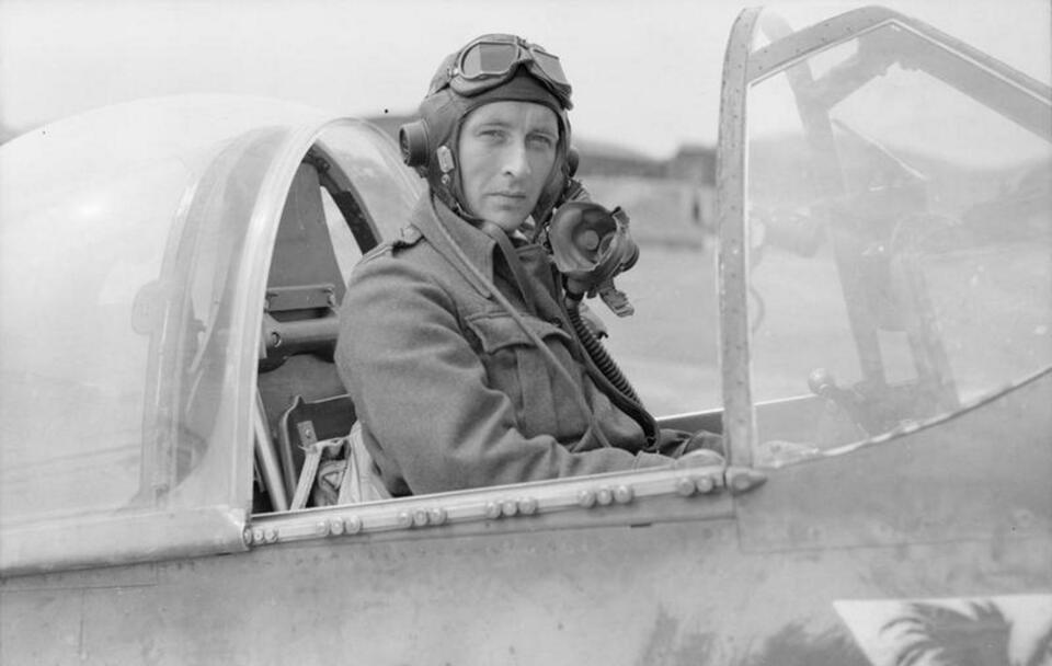 kpt. pil. Stanisław Skalski w 1943 r. / autor: wikipedia.org / licencja IWM Non Commercial / Imperial War Museum, Royal Air Force official photographer