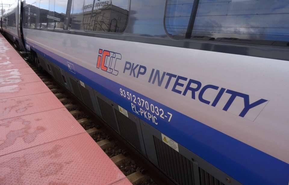 Pociągi" "Malinowski", "Karpaty" oraz "Małopolska" zostały odwołane na trasie Kraków Główny - Krynica Zdrój w obie strony. / autor: Fratria