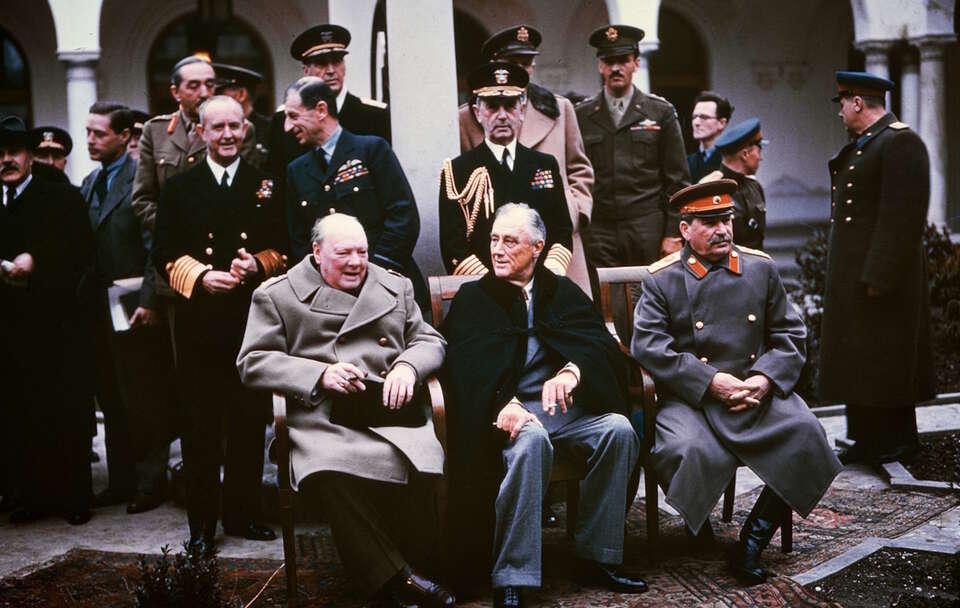 Konferencja jałtańska / autor: wikimedia.commons: https://commons.wikimedia.org/wiki/File:Yalta_Conference_1945_Churchill,_Stalin,_Roosevelt.jpg?uselang=pl#Licencja