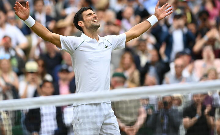 Novak Djokovic w chwili wygrania Winbledonu / autor: fotoserwis PAP
