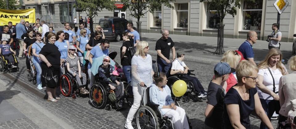 XVI Marsz Godności Osób Niepełnosprawnych w Białymstoku (zdjęcie ilustracyjne) / autor: PAP/Artur Reszko