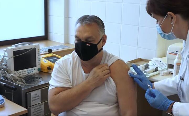 Premier Węgier Viktor Orban został zaszczepiony przeciw koronawirusowi preparatem chińskiej firmy Sinopharm / autor: Screen Facebook