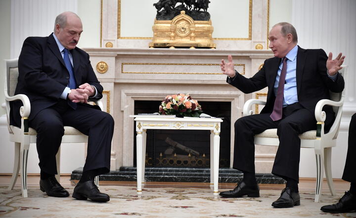 Prezydenci Rosji Władimir Putin i Białorusi Alaksandr Łukaszenka / autor: PAP/EPA/ALEXANDER NEMENOV / POOL