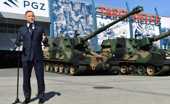 Prezydent Andrzej Duda podczas wizyty na XXX Międzynarodowym Salonie Przemysłu Obronnego w Kielcach / autor: fotoserwis PAP