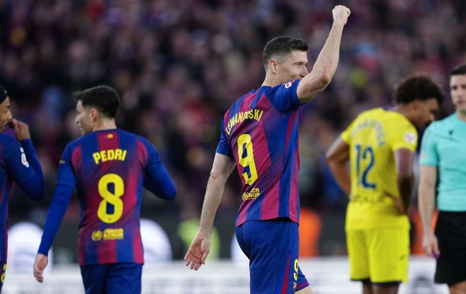 Robert Lewandowski doznał kontuzji w meczu z Villarreal / autor: EPA/Alejandro Garcia Dostawca: PAP/EPA.
