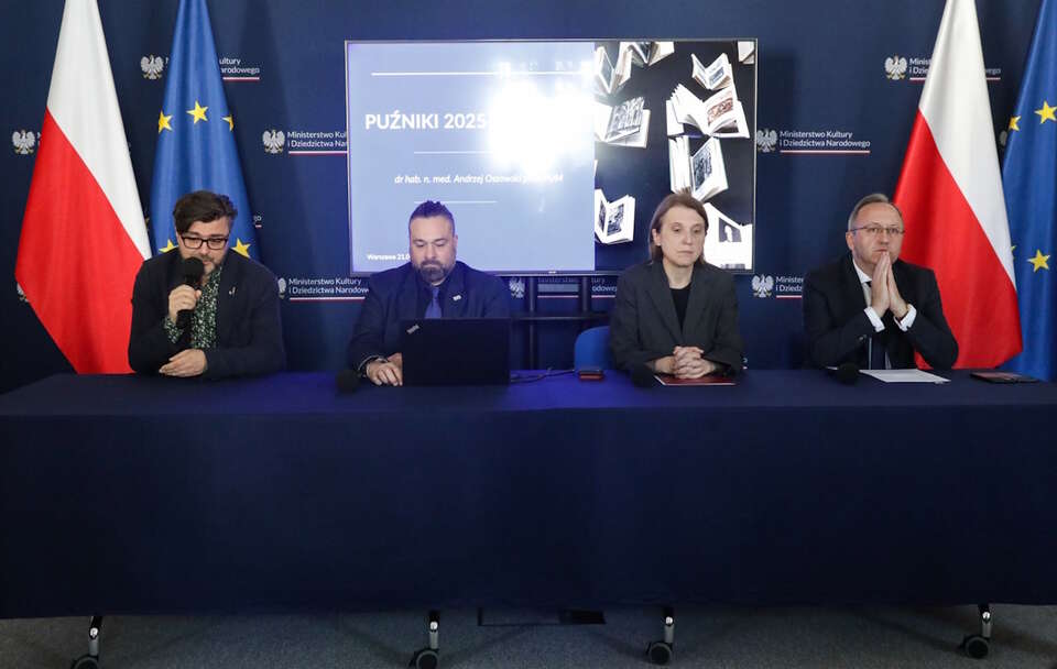 Min. Hanna Wróblewska, Maciej Dancewicz z Fundacji Wolność i Demokracja, prof. Andrzej Ossowski z Pomorskiego Uniwersytetu Medycznego i zastępca prezesa IPN dr Karol Polejowski  / autor: PAP/Tomasz Gzell