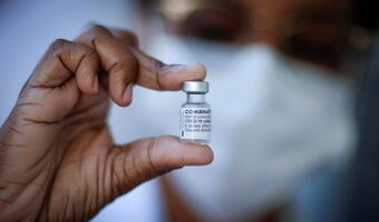 Szczepionki dają skuteczną ochronę. Czy po sześciu miesiącach nadal?