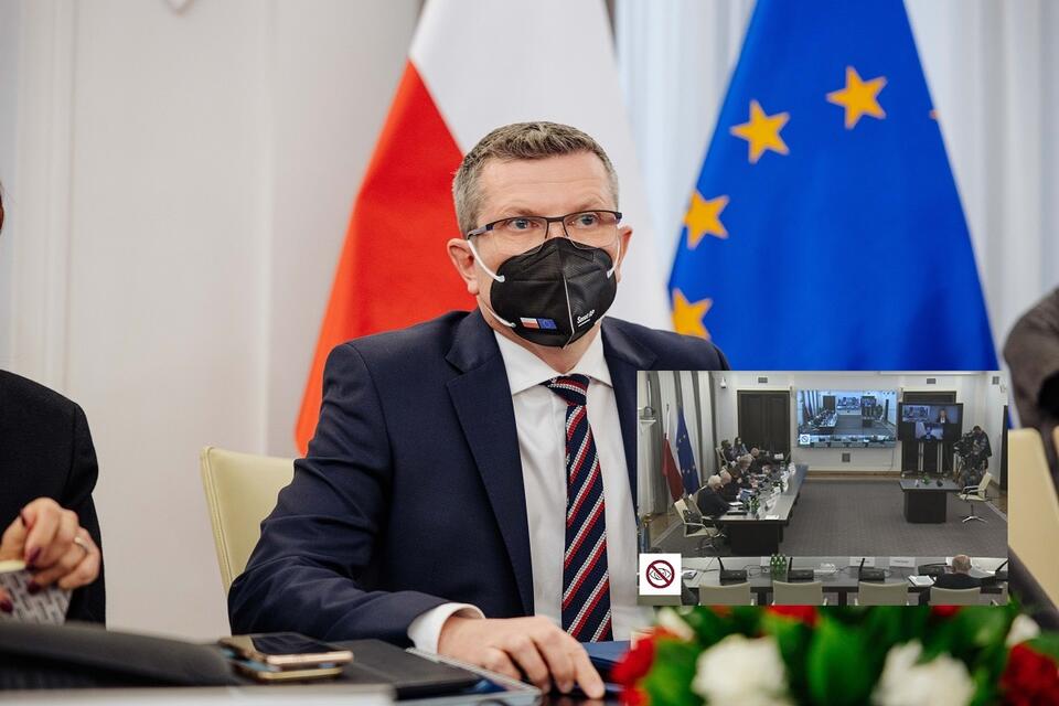 Przewodniczący senackiej komisji nadzwyczajnej ds. Pegasusa - Marcin Bosacki (KO) / autor: Twitter/Senat RP; senat.gov.pl (transmisja)
