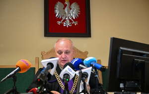 Sędzia Radosław Hunek w Wojskowym Sądzie Garnizonowym w Lublinie, 27 bm. Żołnierz Karol S. oskarżony o przekroczenie uprawnień przy granicy z Białorusią został uniewinniony / autor: PAP/Wojtek Jargiło