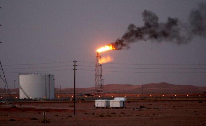 Saudyjskie pole naftowe / autor: PAP/EPA/ALI HAIDER