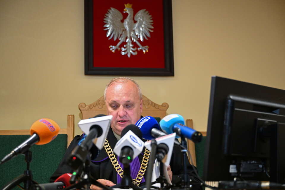 Sędzia Radosław Hunek w Wojskowym Sądzie Garnizonowym w Lublinie, 27 bm. Żołnierz Karol S. oskarżony o przekroczenie uprawnień przy granicy z Białorusią został uniewinniony / autor: PAP/Wojtek Jargiło