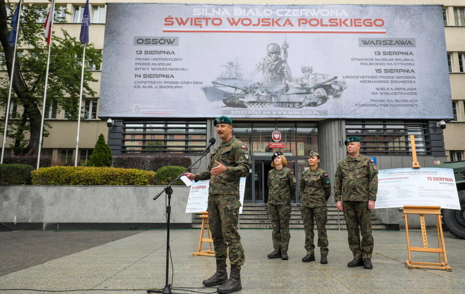 Briefing przed siedzibą MON / autor: PAP/Paweł Supernak