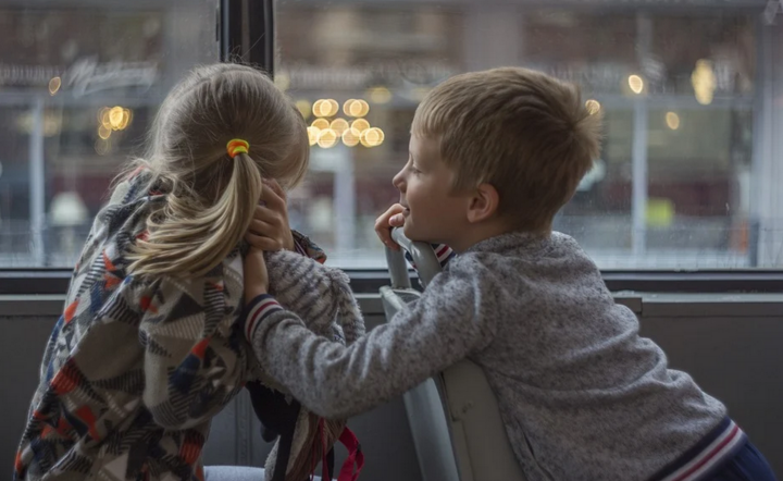 Dzieci w autobusie, zdjęcie ilustracyjne.  / autor: Pixabay