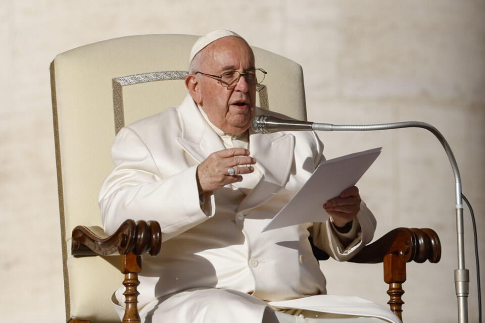 Papież Franciszek podczas audiencja generalna  / autor: EPA/FABIO FRUSTACI/PAP/EPA 