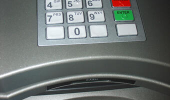 Akt oskarżenia za włamania do bankomatów
