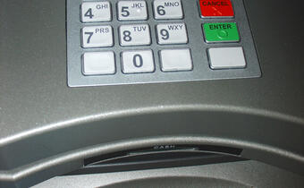 Akt oskarżenia za włamania do bankomatów
