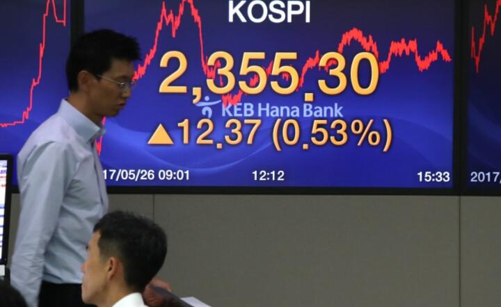 Sesja na giełdzie południowokoreańskiej rosną w reakcji na rekordy na Wall Street, fot. PAP/EPA/YONHAP