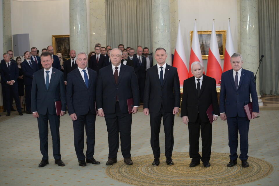 Andrzej Duda, Jarosław Kaczyński, Mariusz Błaszczak, Piotr Gliński, Jacek Sasin, Henryk Kowalczyk / autor: PAP/Marcin Obara