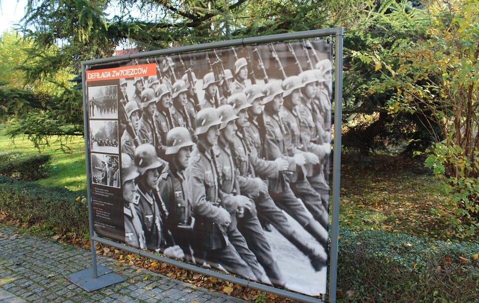 Wystawa historyczna poświęcona II wojnie światowej (zdjęcie ilustracyjne) / autor: Fratria