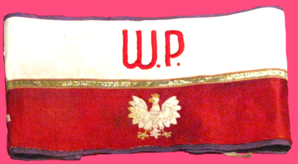 Wikipedia; fot. Maciej Szczepańczyk - opaska, jaką nosili żołnierze AK
