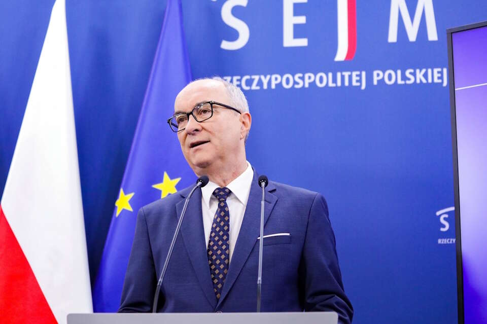 Na zdjęciu Włodzimierz Czarzasty podczas konferencji w Sejmie / autor: PAP/Tomasz Gzell