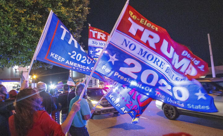 wyborcy wyrażający poparcie dla Donalda Trumpa, listopad 2020 r. / autor: fotoserwis PAP