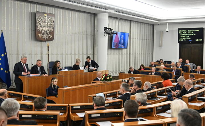 Senacka debata nad ustawą budżetową na 2024 rok / autor: PAP/Radek Pietruszka