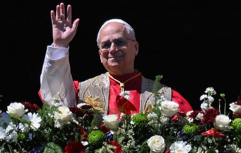 Papież Leon XIV apelował do wiernych w czasie Regina Caeli o modlitwę w intencji pokoju na świecie.  / autor: PAP/EPA/RICCARDO ANTIMIANI