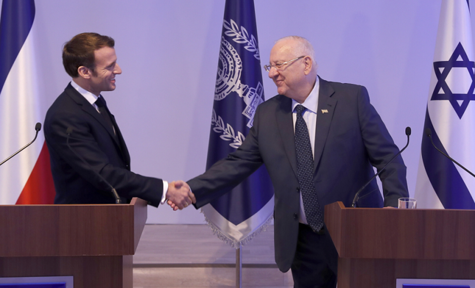 Emmanuel Macron i Reuven Rivlin w przeddzień Światowego Forum Holokaustu / autor: PAP/EPA