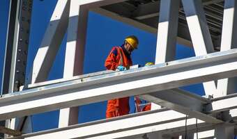 Budownictwo poległo w starciu z zimą