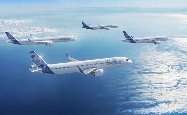 Rodzina pasażerskich maszyn Airbusa w locie: A220-300, A321XLR, A330-900 i A350-1000 / autor: materiały prasowe © Airbus SAS 2024