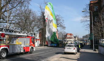 Balon spadł na centrum miasta. Jest ofiara!