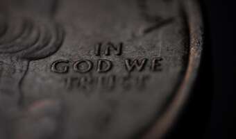 Czy turbulencje uderzą w złotego?