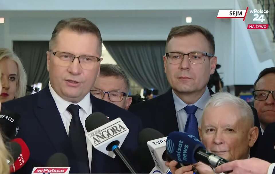 Przemysław Czarnek odpowiedział na ataki na prezydenta ws. SAFE / autor: wPolsce24