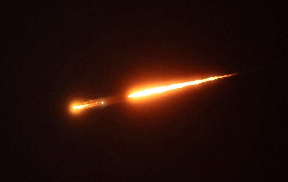 Pociski przecinające niebo / autor: PAP/EPA/ABIR SULTAN