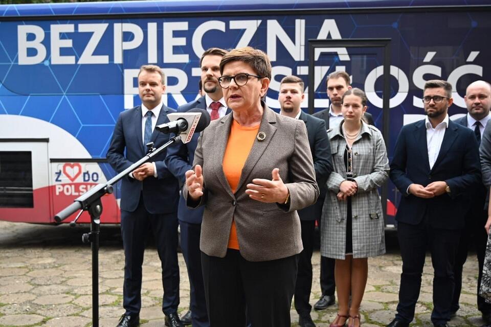 Briefing prasowy europoseł PiS Beaty Szydło w Krakowie / autor: Twitter(X)/Prawo i Sprawiedliwość