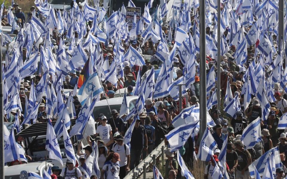 Protesty w Izraelu przeciwko reformie sądownictwa / autor: PAP/EPA/ABIR SULTAN