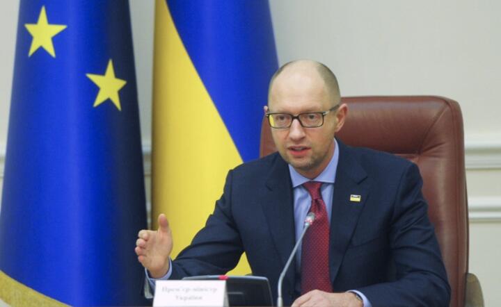 Premier Arsenij Jaceniuk ogłasza na posiedzeniu rządu, że Ukraina nie spłaci obligacji o warości 3 mld dolarów, które są w posiadaniu Moskwy fot. PAP/EPA/SERGEY DOLZHENKO