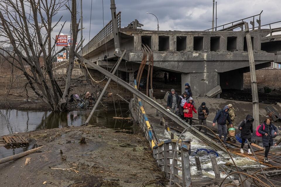Zniszczony most w Irpieniu (odwód kijowski, rejon buczański) / autor: PAP/EPA