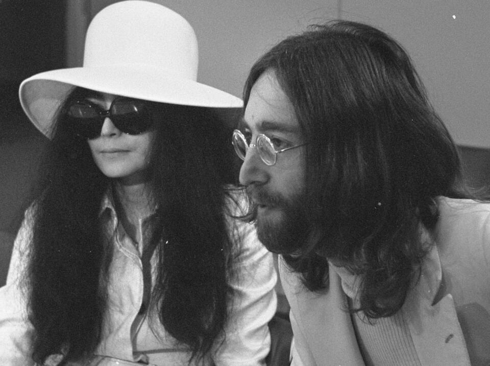 John Lennon i jego żona Yoko Ono / autor: Joost Evers / Anefo/Wikimedia/domena publiczna 