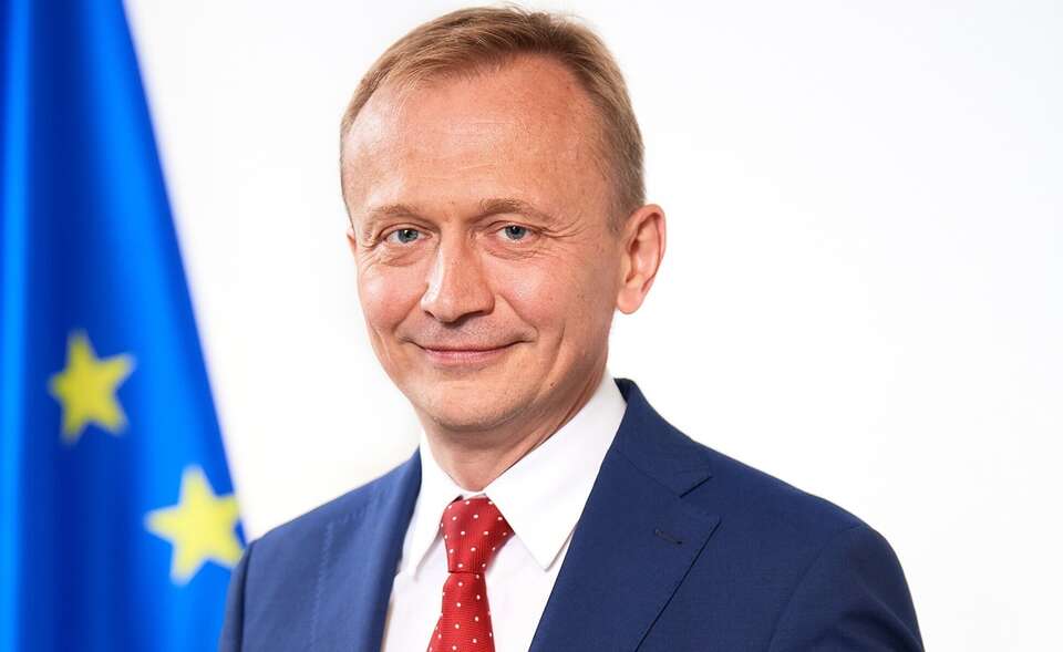 Piotr Serafin / autor: © European Union, 2024, CC BY 4.0 <https://creativecommons.org/licenses/by/4.0>, via Wikimedia Commons