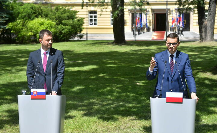. Premier RP Mateusz Morawiecki (P) i premier Słowacji Eduard Heger (L) / autor: PAP/Radek Pietruszka